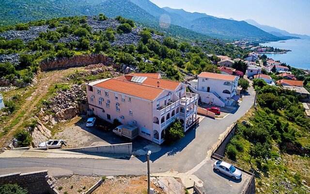 Apartment Delfin Karlobag 35749