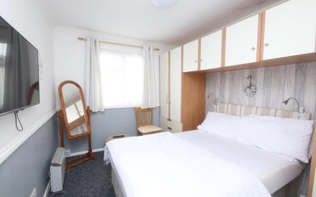 18A Medmerry Park 2 Bedroom Chalet