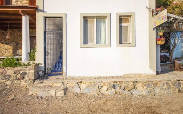Seaside House With Refreshing View in Gumusluk