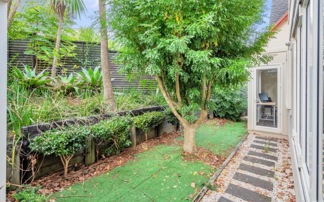 Castor Bay Home near Albany Sleeps 9