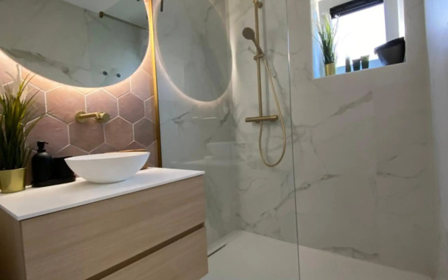 Charlie & Chloé’s beachcondo *****