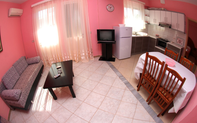 Hotel Vila Alvin & Apartments