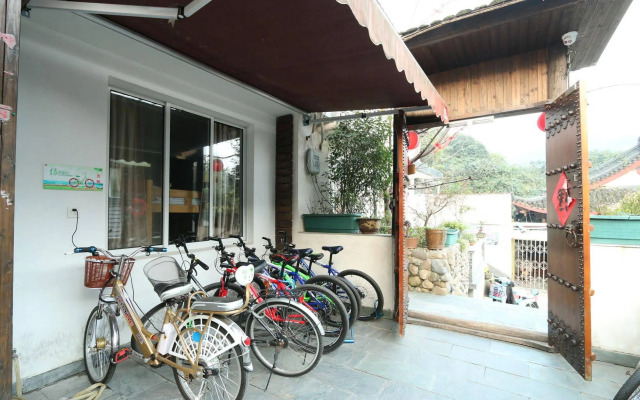 Westlake Hostel Man Juelong branch