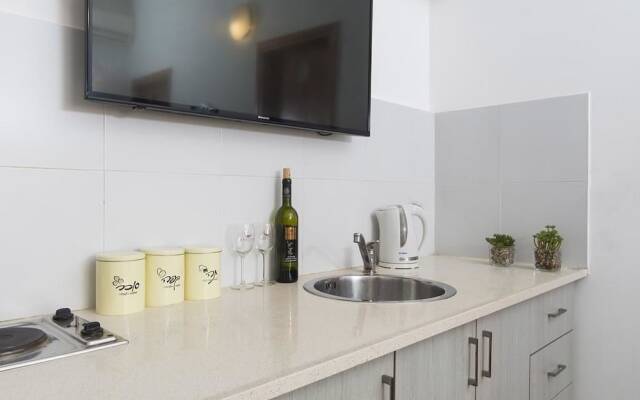 Sapir Hostel - Adults Only