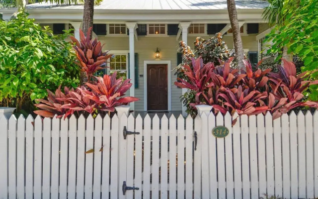 Easy Livin' by Avantstay Key West Home w/ Pool & BBQ Week Long Stays Only