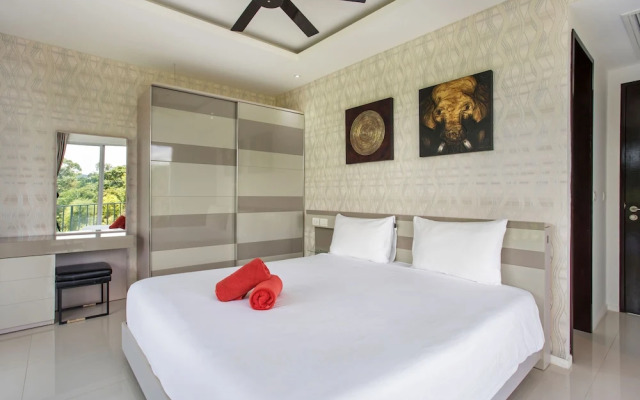 Spacious Tri-Level Pool Villa Dragon C