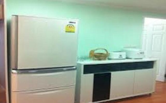 Room in B&B - Dmk Don Mueang Airport Guest House