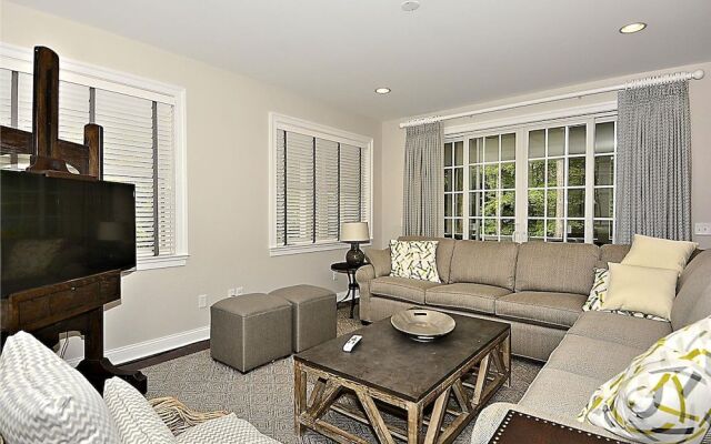 La Bella Vita by Long & Foster