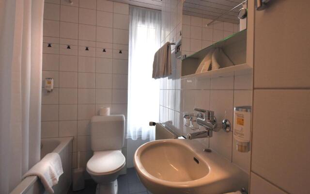 HOP Apartments & Suites