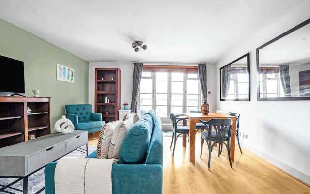 The Canary Wharf Flat