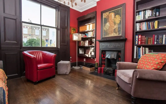 Spacious 2 Bedroom House With Garden