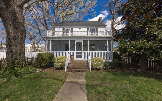 23rd Street White House 4 Bedrooms 2 Bathrooms Home