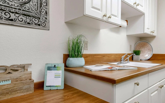 Bond Hotel and Extended Stay