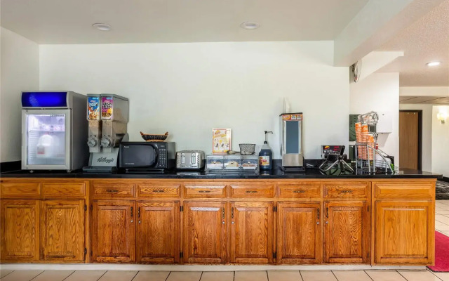 Quality Inn & Suites Howe - Sturgis