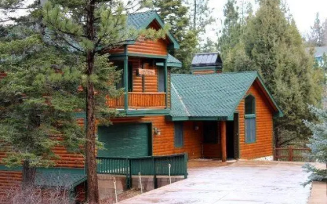 Alpine Treehouse by Village Reservations