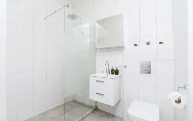 Stylish Apartment Rakowicka by Renters