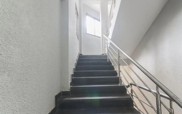 OYO 47565 Hotel Cm Residency