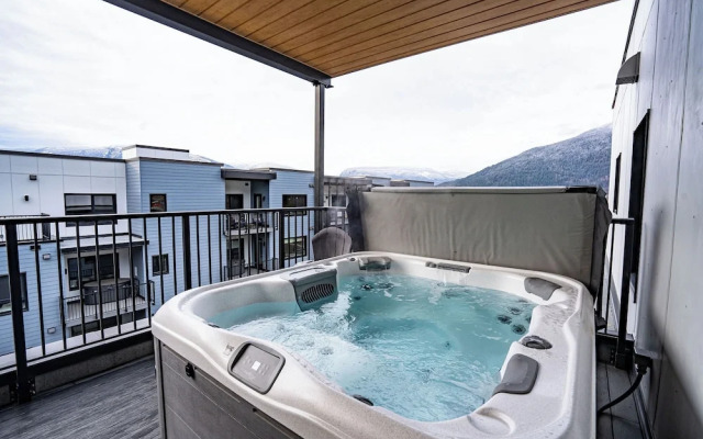 Alpine Retreat by Revelstoke Vacations