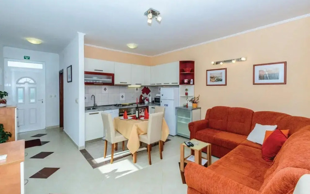 Amazing Home in Srebreno With Wifi and 4 Bedrooms