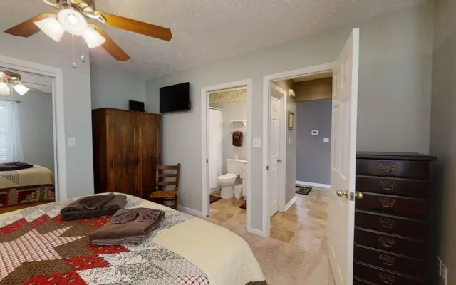 Amazing Sunsets 3 Bedroom Home by RedAwning
