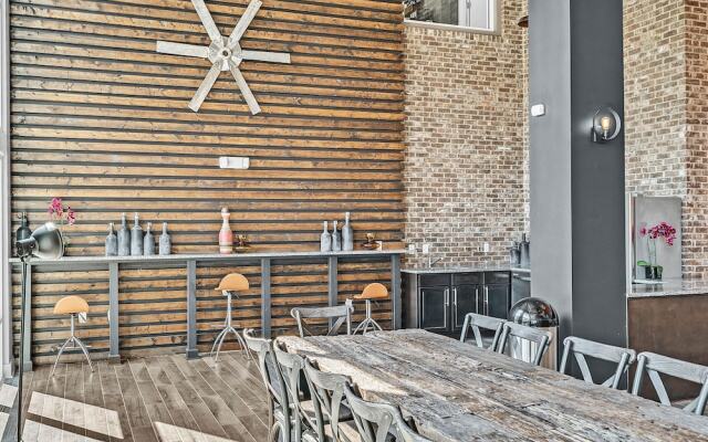Downtown Midtown Apartments by NUOVO