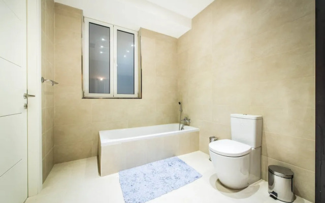 Charming Seafront Apartment, Perfect for Families