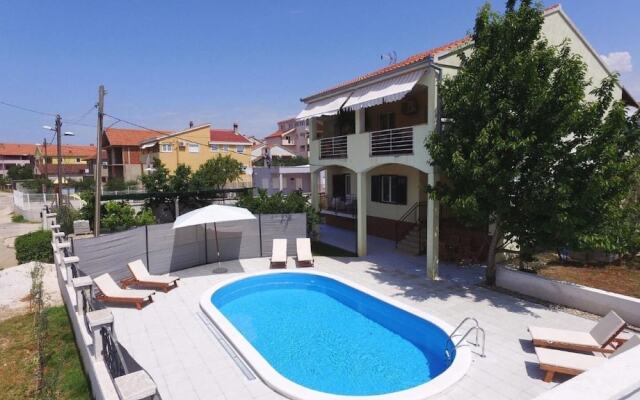 Max - Luxurious With Pool - A1