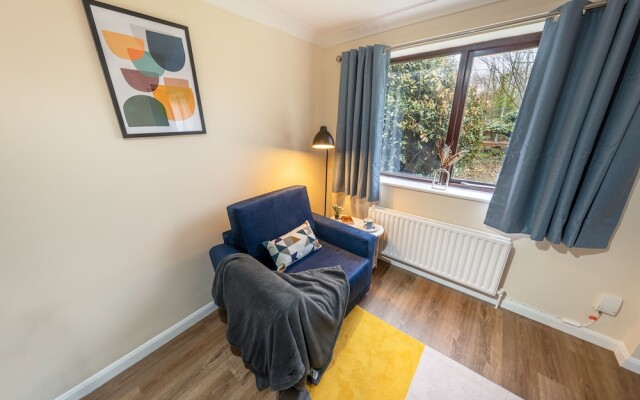 Staines Studio Apartment - Heathrow