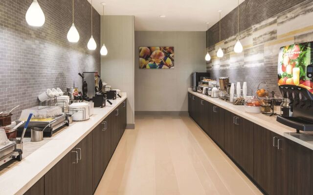 La Quinta Inn & Suites by Wyndham Atlanta South - McDonough