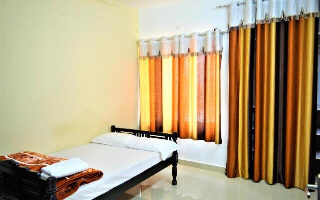 Pretty Garden View, 3BHK Furnished Flat near Kashi Vishwanath Temple