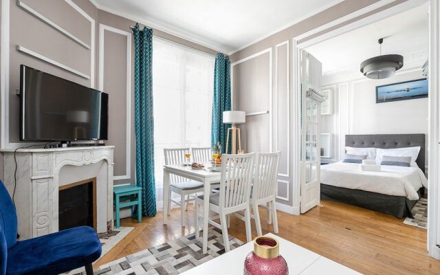 Eiffel Tower- Boucicaut Apartment