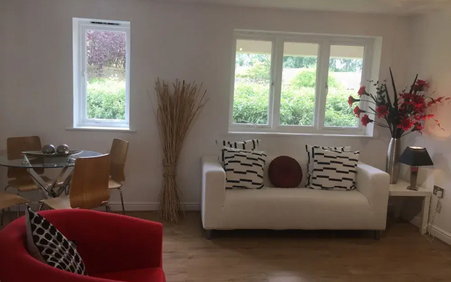 2 Bed Flat, Dedicated Workspace, Parking, 4KTV