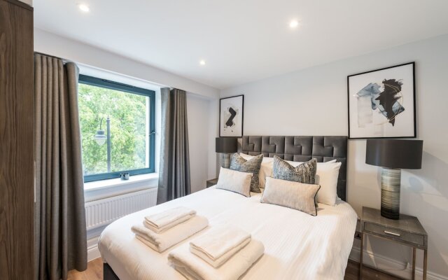 The Carlyle - Elegant Serviced Apartments