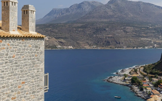 Trapela Limeni Luxury Suites