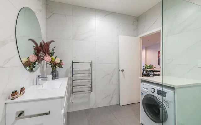 Zodiak Central 2 BR Apt Free Parking Gym