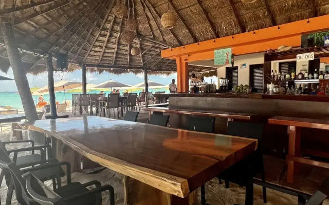 Cuxos Hotel Beachfront