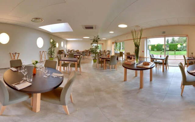 Hotel A la 12eme Borne