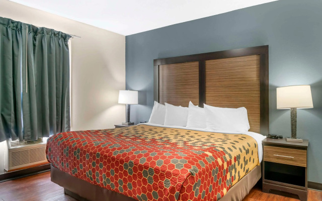 Econo Lodge Traverse City South