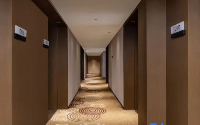 Yaduo Hotel (Foshan Dali Town Commercial Pedestrian Street Store)