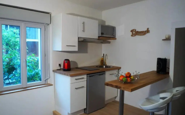 Studio moderne, hypercentre de Cholet, arrivée autonome !