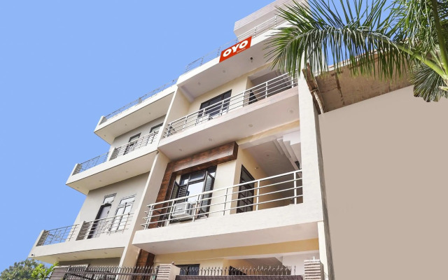 OYO Flagship 70225 Ayurma Inn