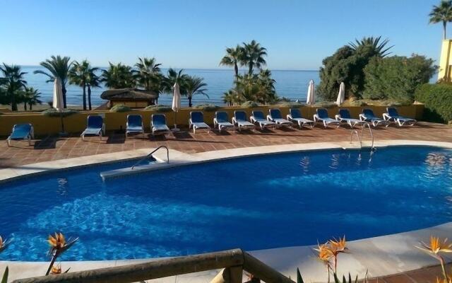 Grand Front Line Location Apartment- Heated Pool
