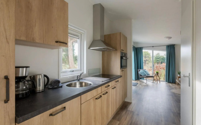 Chalet in Vrouwenpolder With Garden