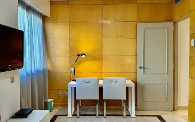 Engracia Square 1-bedroom Apartment in Chamber