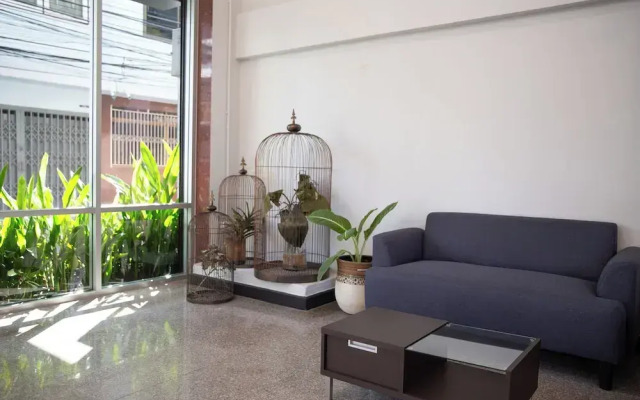 185 @ Surawong Hotel