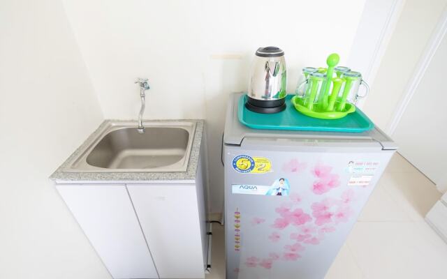 Furnished Studio with Comfortable Design Green Pramuka Apartment