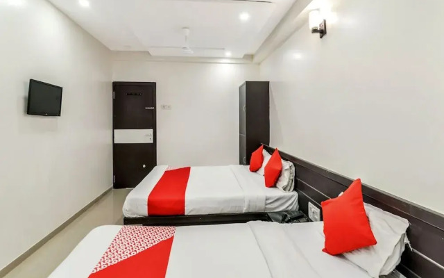 OYO 12053 Hotel Shri Govind