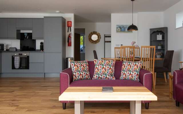 3BR Stylish Home Sea View Walk to East Wittering