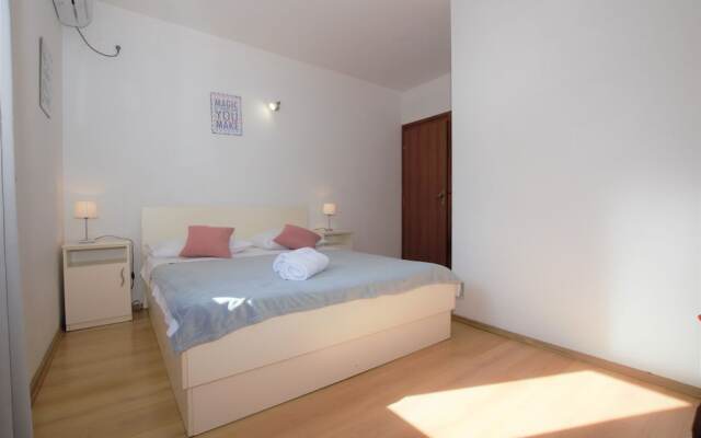 Apartment and Room Me and Mrs Jones