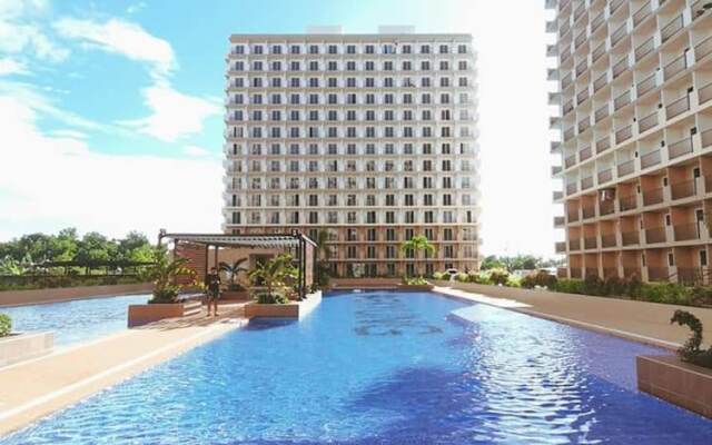Condo in Lapu-lapu wd 3 Pools/free Wifi&netflix